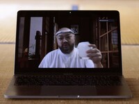 FNCY「みんなの夏」MVのワンシーン。