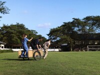 FNCY「みんなの夏」MVのワンシーン。