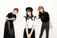 左から佐々木美玲、小坂菜緒、佐々木久美。
