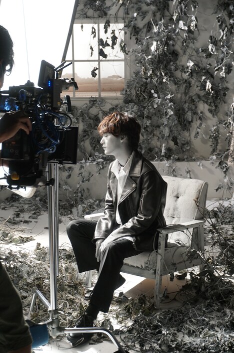 向井太一「僕のままで」ミュージックビデオ撮影時のオフショット。