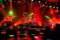 「FLOW 超会議 2020 ～アニメ縛りリターンズ～DVD/Blu-ray発売記念LIVE『アニメ縛りONLINE』」より。（photo by Masanori Fujikawa）