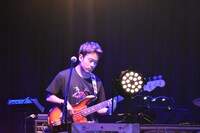 越智俊介（B / CRCK/LCKS、Shunske G & The Peas）