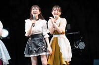 新井ひとみ（左）と清井咲希（右）。