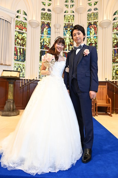 フジテレビ系「知ってるワイフ」より広瀬アリス、大倉忠義。(c)フジテレビ