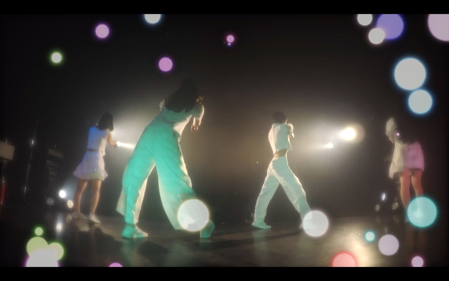 「faithlessness（Tomggg-Remix）」パフォーマンス時の配信画面。