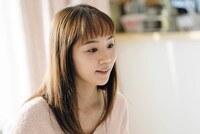「窮鼠はチーズの夢を見る」より、咲妃みゆ演じる大伴知佳子。(c)水城せとな・小学館／映画「窮鼠はチーズの夢を見る」製作委員会