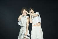 左から矢川葵、コショージメグミ。（撮影：稲垣謙一）