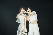 左から矢川葵、コショージメグミ。（撮影：稲垣謙一）