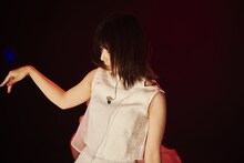 矢川葵（撮影：稲垣謙一）