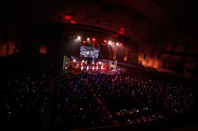 まねきケチャ「パシフィコ横浜 de まねきケチャ」の様子。（撮影：イシハラタイチ）