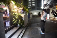 東京・渋谷La.mamaに到着した峯田和伸。（撮影：村井香）