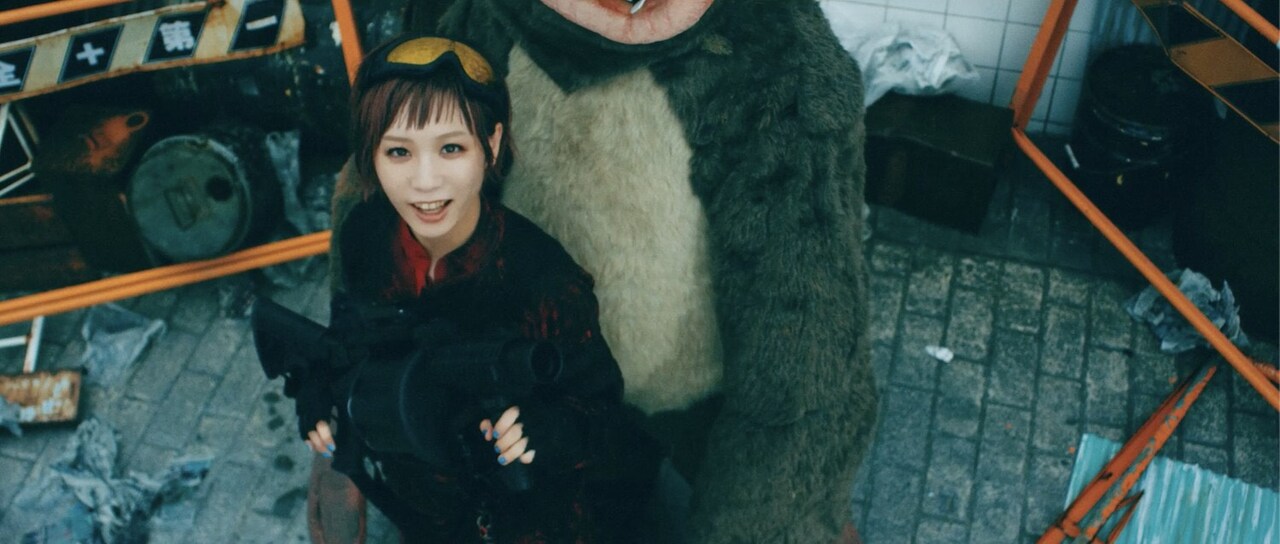 BiSH「スーパーヒーローミュージック」ミュージックビデオより