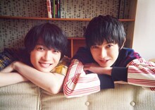 左から神木隆之介、本郷奏多。