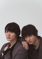 左から神木隆之介、染谷将太。