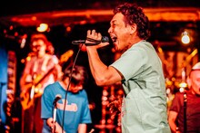 伊藤ふみお（Vo）（撮影：西槇太一）