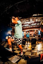 伊藤ふみお（Vo）（撮影：西槇太一）