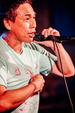 伊藤ふみお（Vo）（撮影：西槇太一）