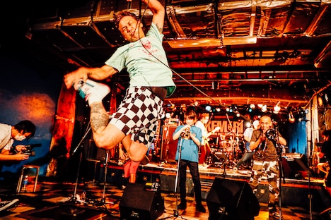 KEMURI（撮影：西槇太一）