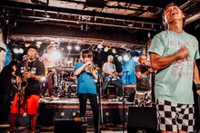 KEMURI（撮影：西槇太一）