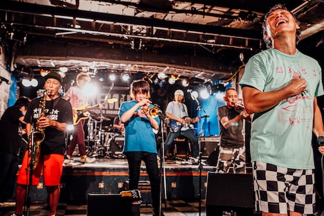 KEMURI（撮影：西槇太一）