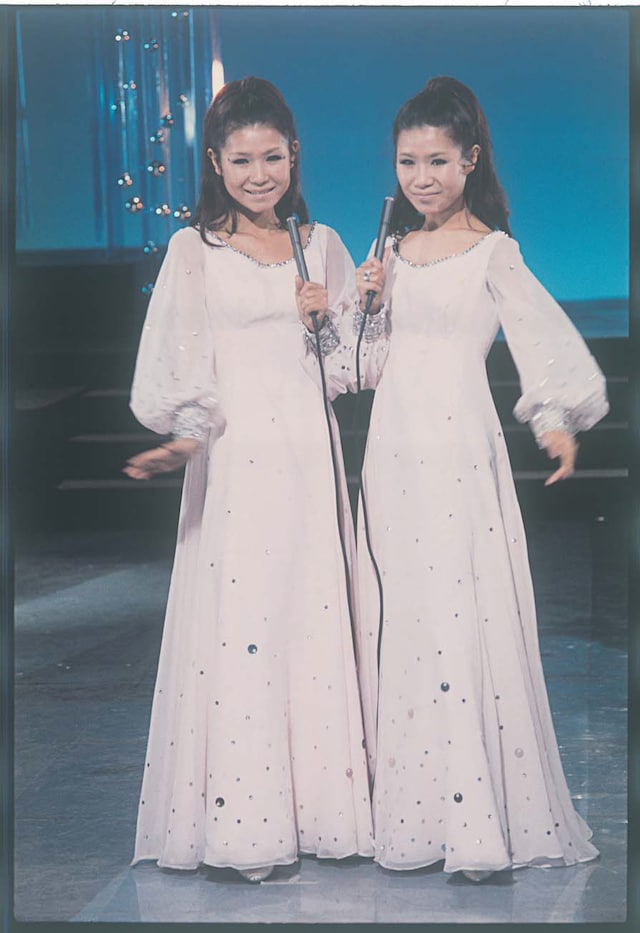 ザ・ピーナッツ (c)渡辺プロダクション