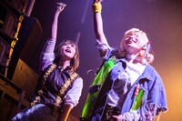 左から一十三四、凪あけぼの。（撮影：関上貴也）