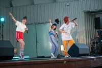 左からhinako、yuu、risano。