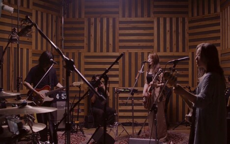 yonige「安全な公演」の様子。（撮影：小杉歩）