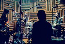 yonige「安全な公演」の様子。（撮影：小杉歩）