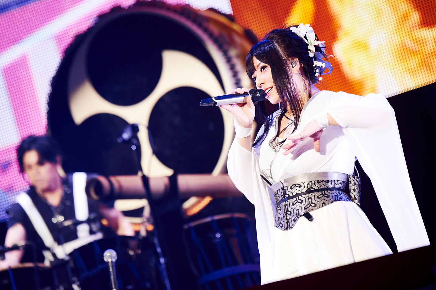 鈴華ゆう子（Vo）（Photo by KEIKO TANABE）