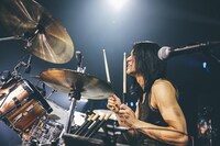 今年2月に行われた「THE YELLOW MONKEY 30th Anniversary DOME TOUR」大阪・京セラドーム大阪での菊地英二（Dr）。