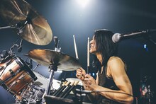 今年2月に行われた「THE YELLOW MONKEY 30th Anniversary DOME TOUR」大阪・京セラドーム大阪での菊地英二（Dr）。