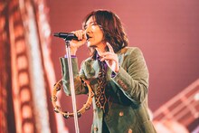 今年2月に行われた「THE YELLOW MONKEY 30th Anniversary DOME TOUR」大阪・京セラドーム大阪での吉井和哉（Vo, G）。