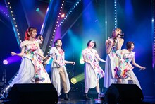 衣装をチェンジして登場したエビ中。