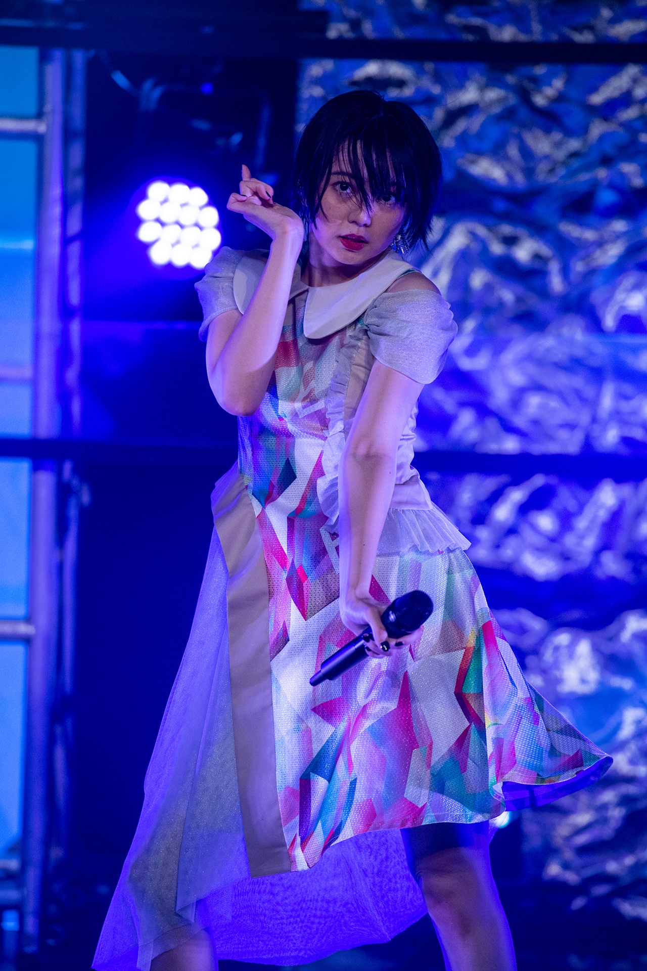 安本彩花