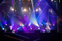 ステージ上に取り残された小林歌穂。