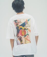 MR.OLIVE × AYANA INOUEコラボアイテムを着用した川谷絵音。