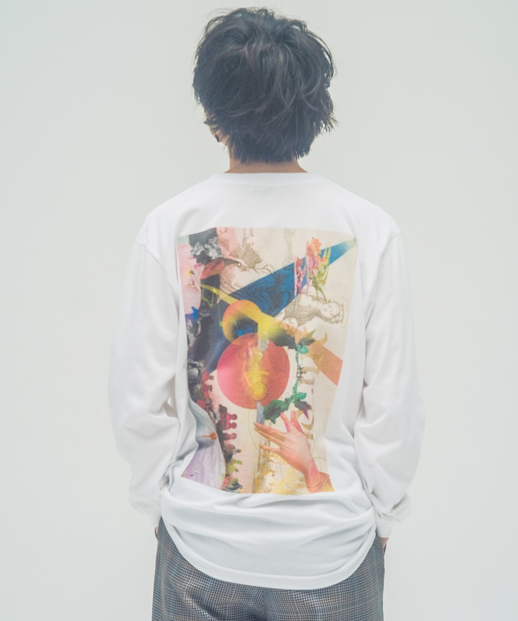 MR.OLIVE × AYANA INOUEコラボアイテムを着用した川谷絵音。