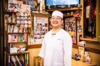 店主の天谷信元さん。もともと音楽好きで、SHISHAMOのほか、ザ・クロマニヨンズのライブにもよく足を運ぶという。