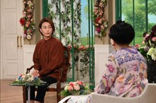 左から氷川きよし、黒柳徹子。(c)テレビ朝日
