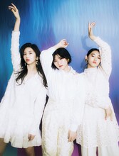 左から牧野真莉愛（モーニング娘。'20）、加賀楓（モーニング娘。'20）、佐々木莉佳子（アンジュルム）。