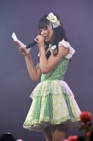 1期メンバー門前亜里からの手紙を読み上げる吉田万葉。