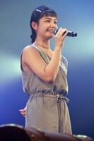 1期メンバーOGの我妻桃実。