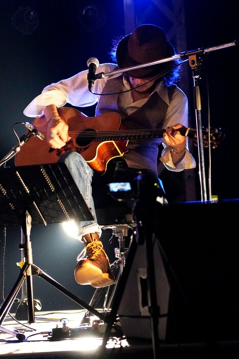 藤井一彦（THE GROOVERS）（撮影：麻生徹）