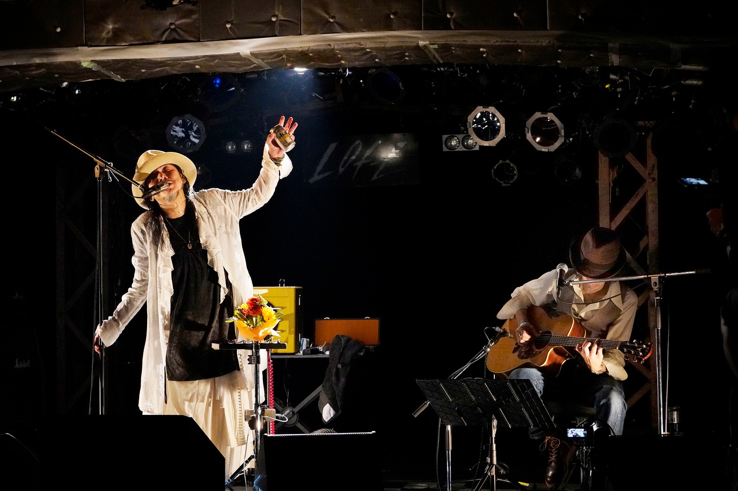 SION with Kazuhiko Fujii「SION LIVE STREAMING 『元気でやってるでしょうか』」より。（撮影：麻生徹）