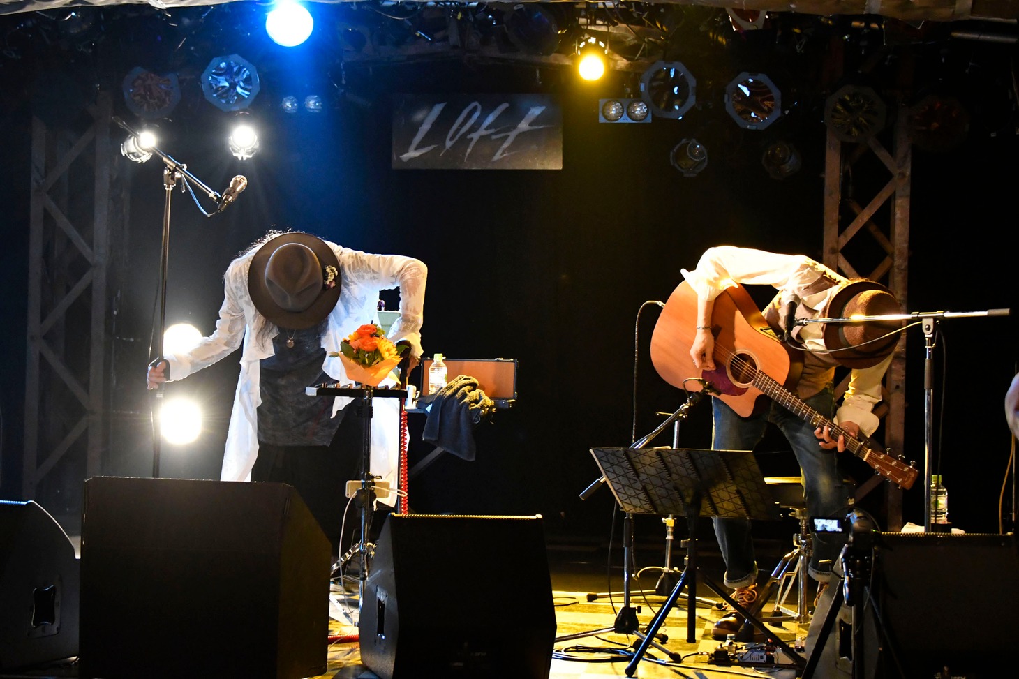 SION with Kazuhiko Fujii「SION LIVE STREAMING 『元気でやってるでしょうか』」より。（撮影：麻生徹）