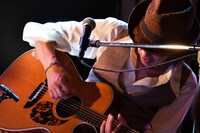 藤井一彦（THE GROOVERS）（撮影：麻生徹）