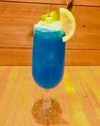 「nuts a tea 'cafe」のオリジナルメニュー「アオノサイダー」。