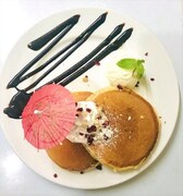 「nuts a tea 'cafe」のオリジナルメニュー「ホワイトレインコートパン」。