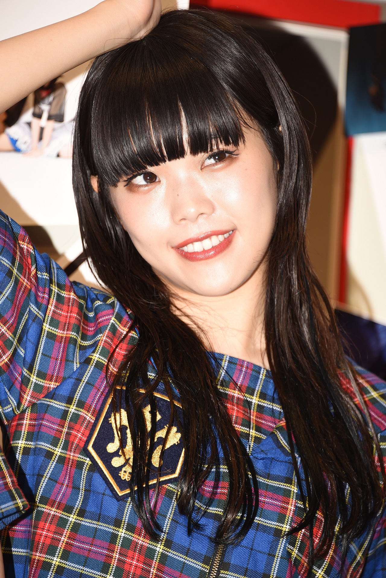 人気画像10位は「BiSH『SCHOOL OF WACK』に登場、チッチの全裸が見どころ」より、アイナ・ジ・エンド。